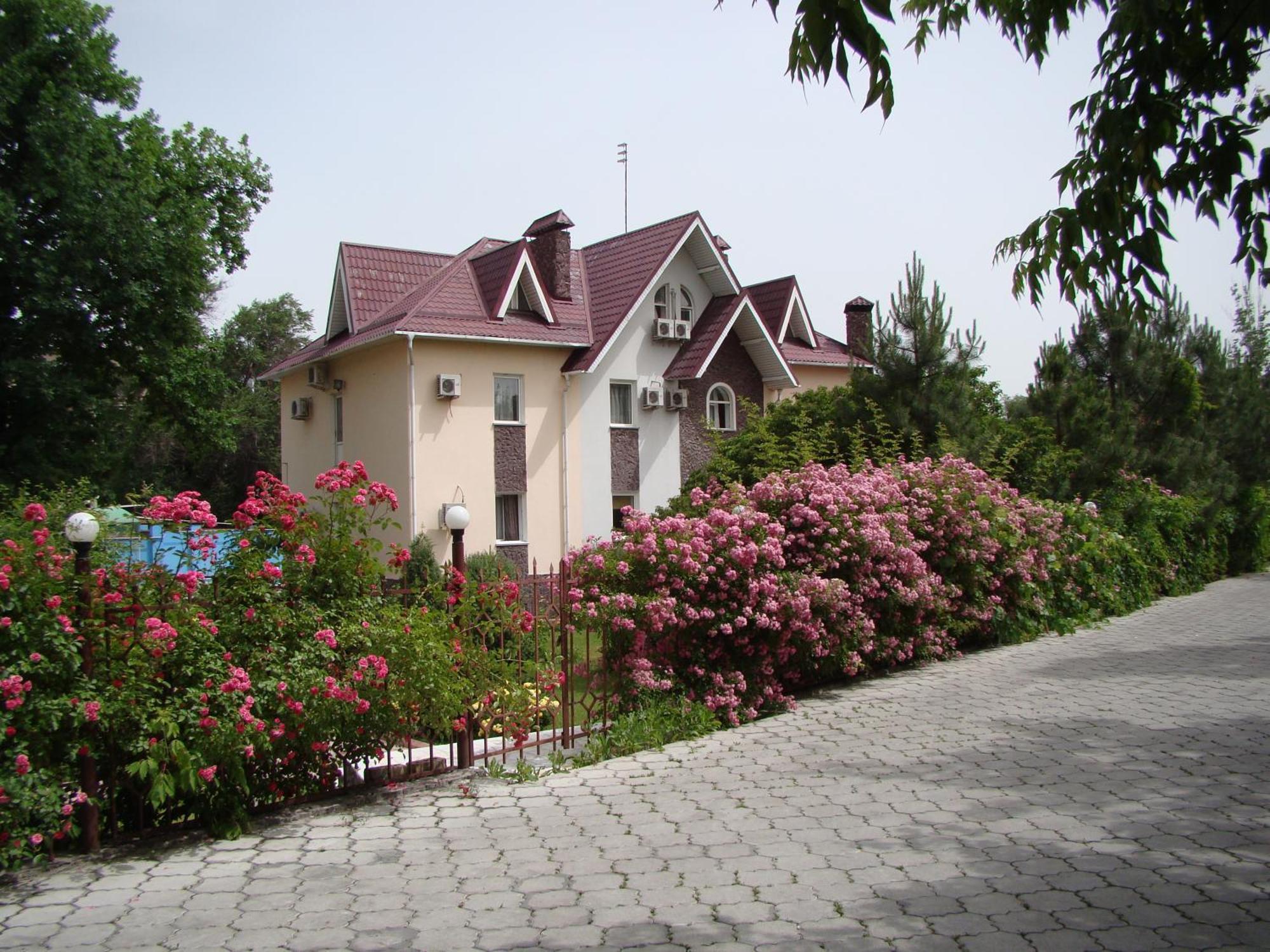 Asian Mountains Bishkek Bagian luar foto
